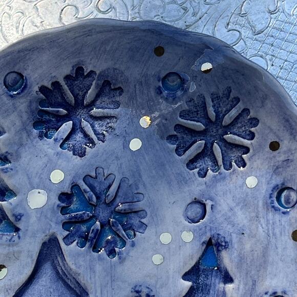 Snowflakes & Christmas Trees Pottery Ring or Trinket Dish with Gold Falling Snow - Picture 4 of 7